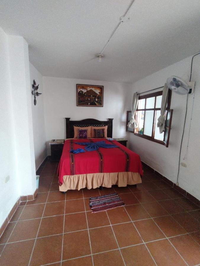 Francisco'S Rest House Hotel Антигуа-Гватемала Экстерьер фото
