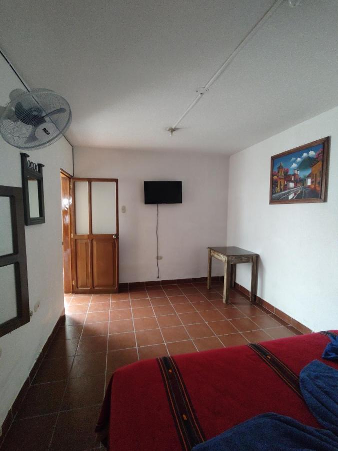 Francisco'S Rest House Hotel Антигуа-Гватемала Экстерьер фото