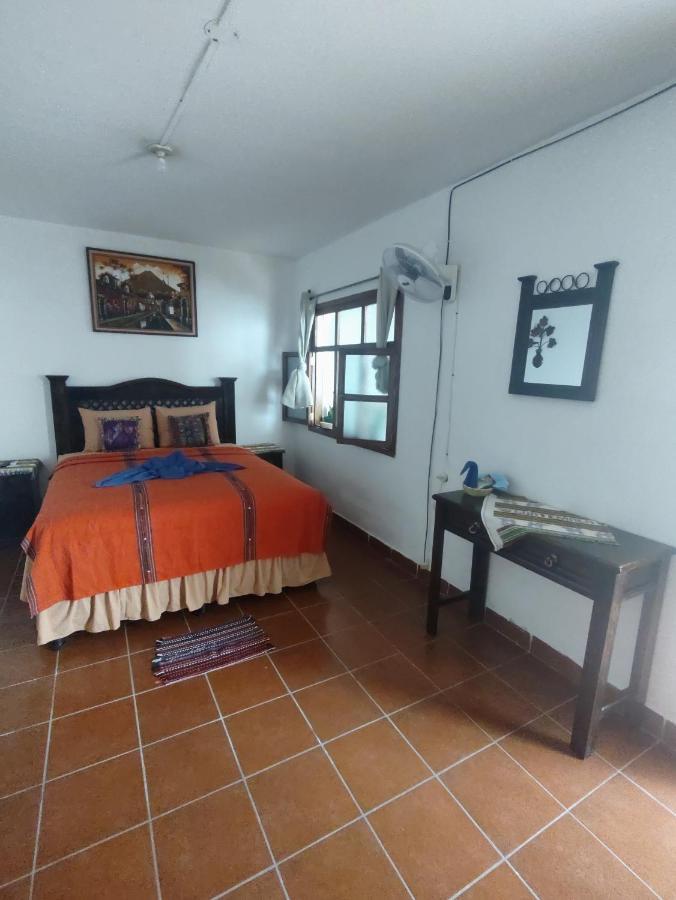 Francisco'S Rest House Hotel Антигуа-Гватемала Экстерьер фото