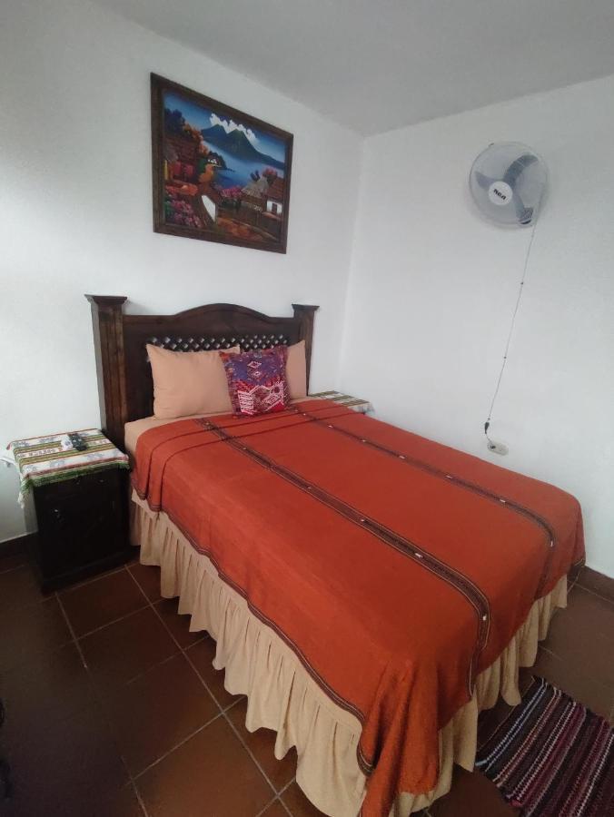 Francisco'S Rest House Hotel Антигуа-Гватемала Экстерьер фото