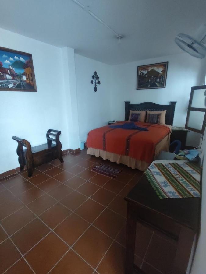 Francisco'S Rest House Hotel Антигуа-Гватемала Экстерьер фото