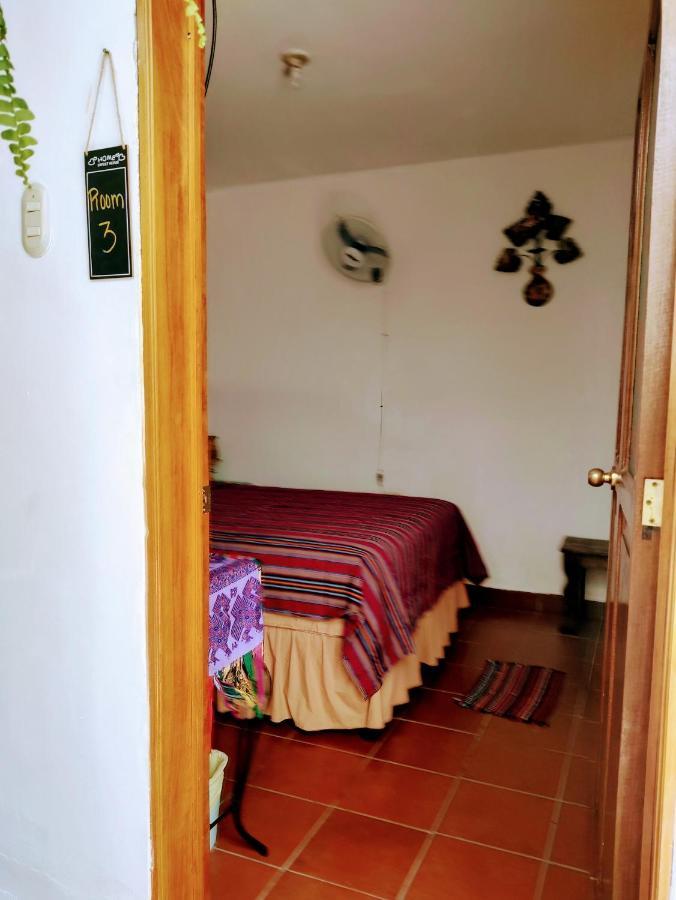 Francisco'S Rest House Hotel Антигуа-Гватемала Экстерьер фото